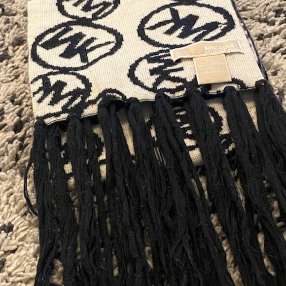 Michael Kors Branded Wool mix scarf. Long tassels - Picture 4 of 7